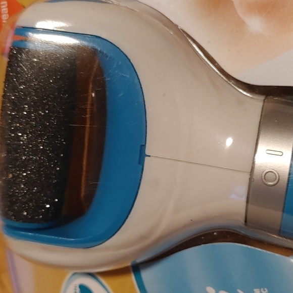 🌸Host Pick🌸New Amope Pedi Perfect Electronic Foot File - Picture 6 of 6